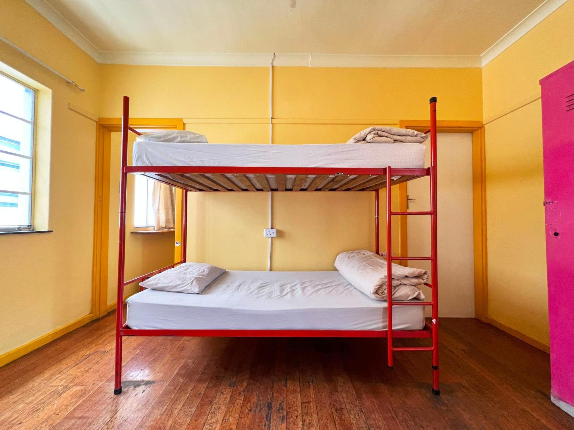 Long Street Backpackers (Adults Only) Pansiyon Cape Town Dış mekan fotoğraf