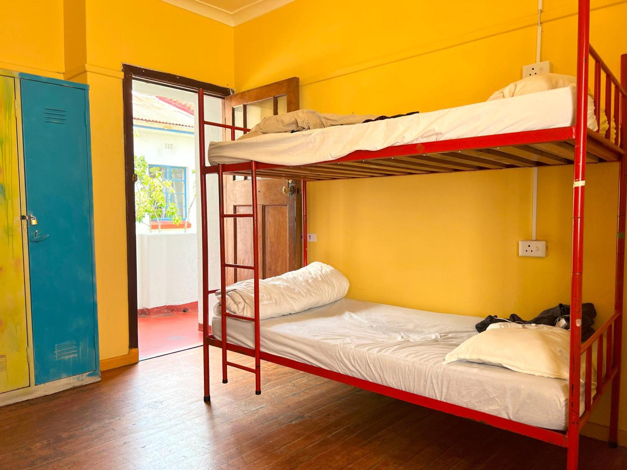 Long Street Backpackers (Adults Only) Pansiyon Cape Town Oda fotoğraf