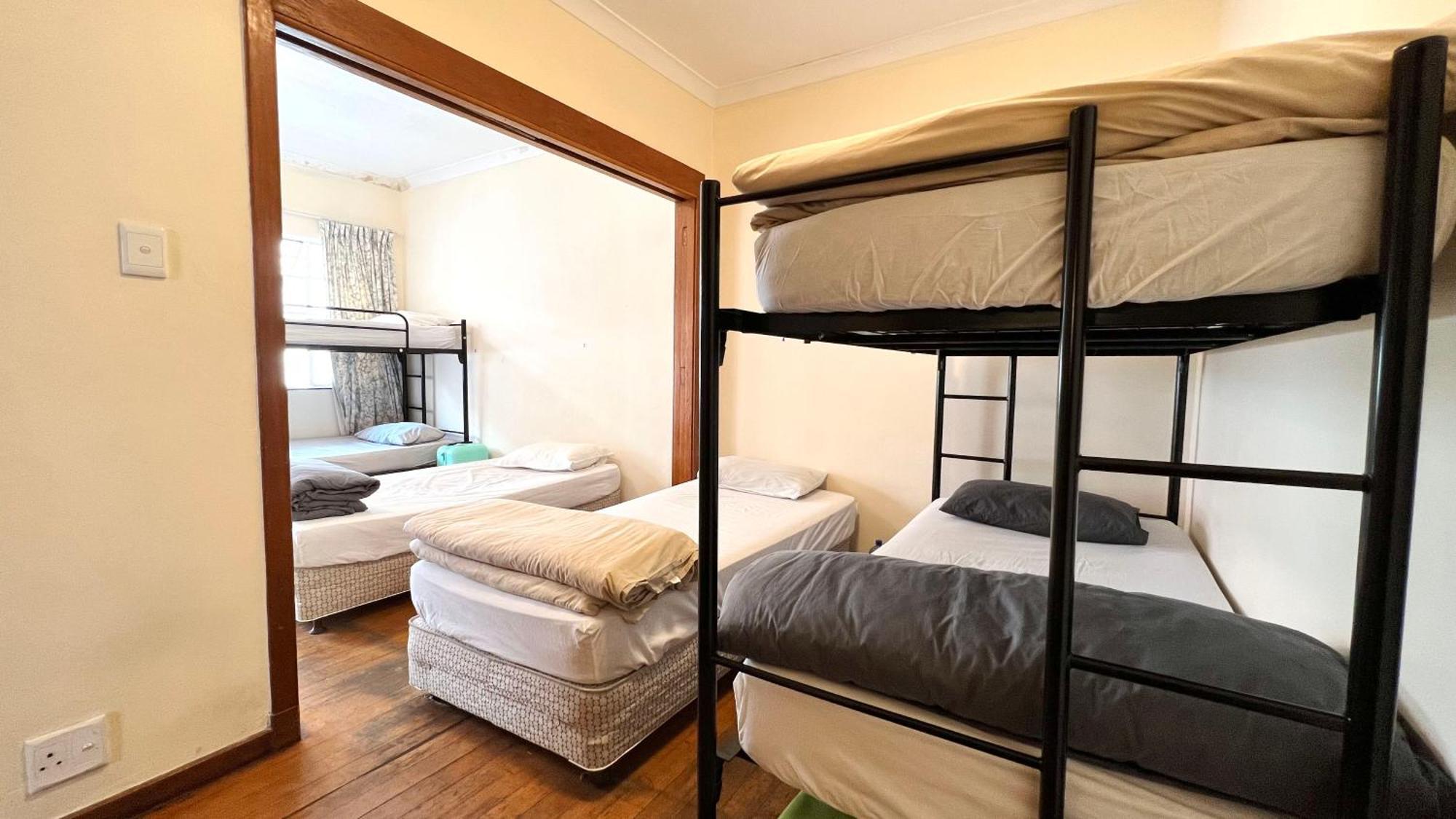 Long Street Backpackers (Adults Only) Pansiyon Cape Town Oda fotoğraf